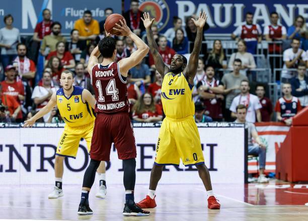 在足球的竞 在足球的竞