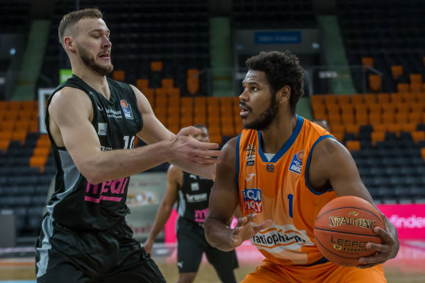 姆巴佩从摩 姆巴佩从摩